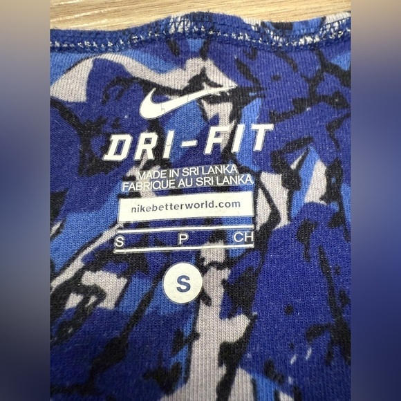 Nike Women’s Legend 2.0 Dri-FIT Blue Quake Print Capri Leggings - Picture 6 of 7